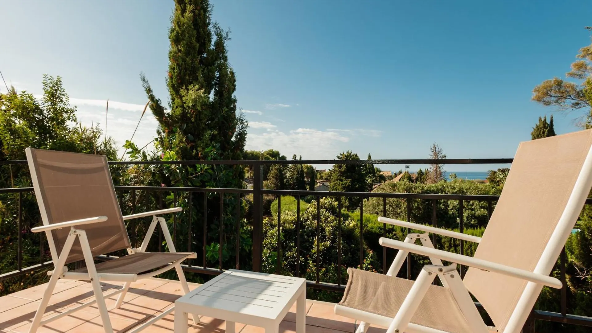 Cozy Holiday Home At The Beach In Costabella, ماربيا