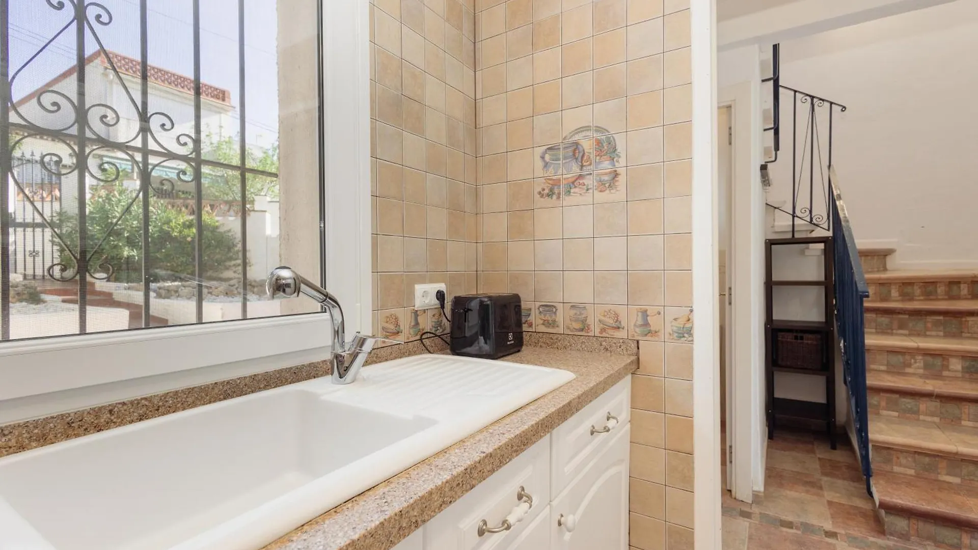 Cozy Holiday Home At The Beach In Costabella, ماربيا