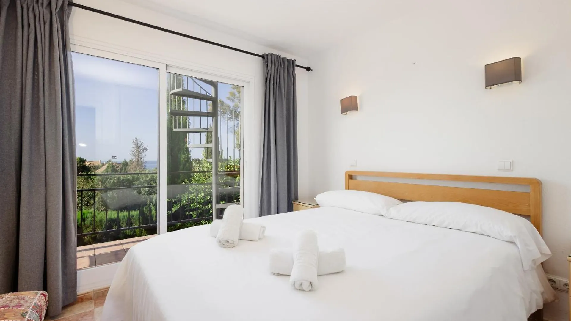 Cozy Holiday Home At The Beach In Costabella, Marbella Spain