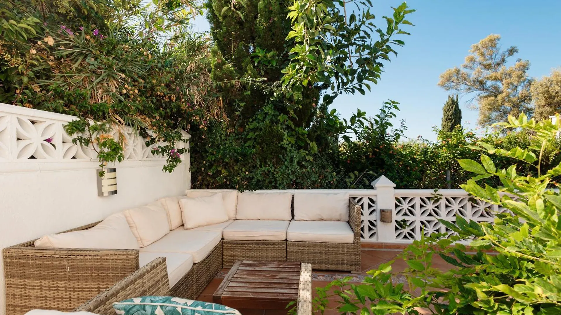 Cozy Holiday Home At The Beach In Costabella, ماربيا